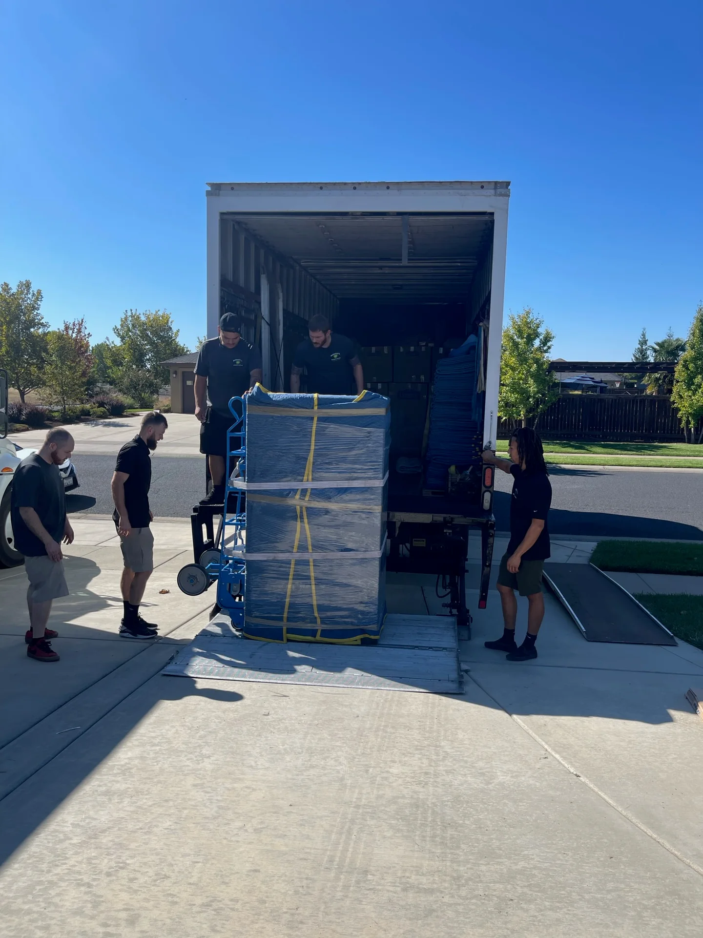 Murdock’s moving crew preparing a Sacramento to Tucson move